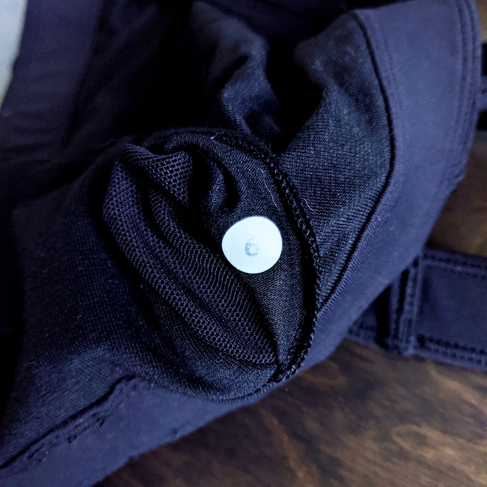 🏃‍♀️🧘‍♀️🏋️‍♀️  Lululemon Sports Bra - Picture 3 of 3